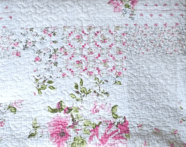 VINTAGE MAISON - Floral Kingsize 100% Cotton Quilt Eiderdown - Pink and White