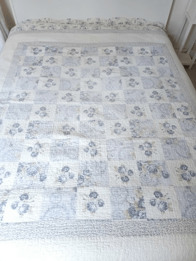 VINTAGE MAISON - Floral Kingsize 100% Cotton Quilt Eiderdown - Pink and White