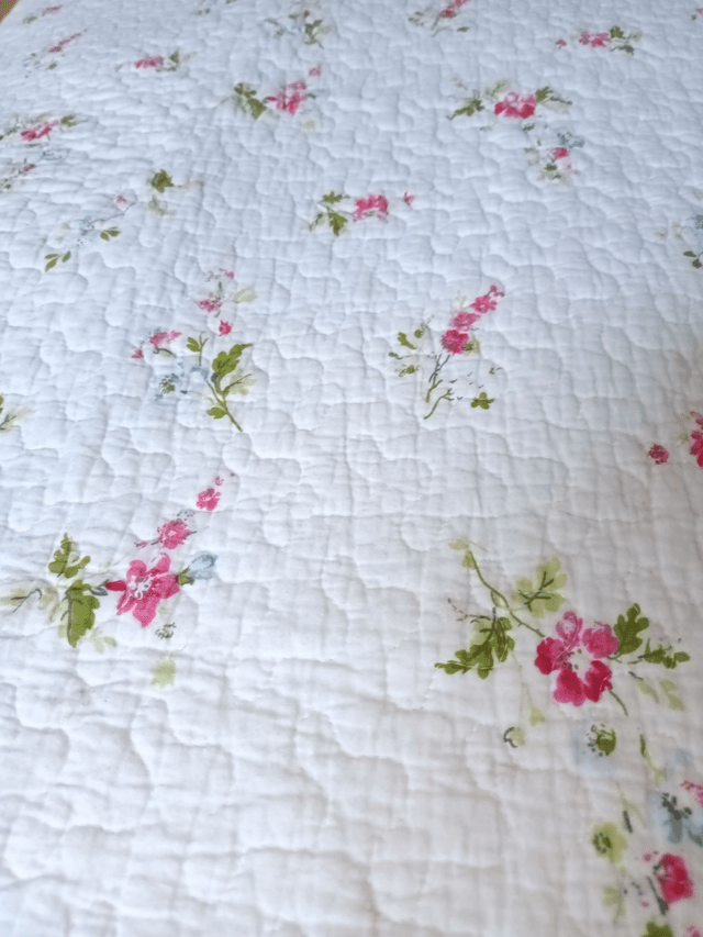 VINTAGE MAISON - Floral Kingsize 100% Cotton Quilt Eiderdown - Pink and White