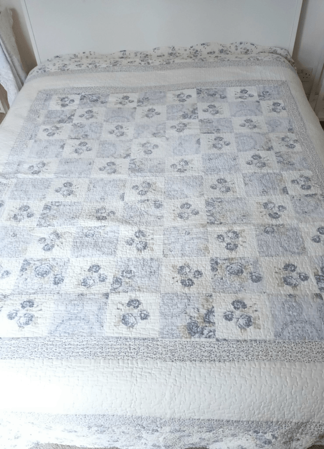 VINTAGE MAISON - Floral Kingsize 100% Cotton Quilt Eiderdown - Pink and White